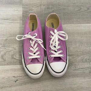 MAGENTA LOW TOP CONVERSE